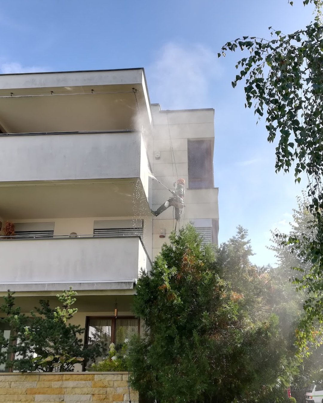 Mycie elewacji budynku