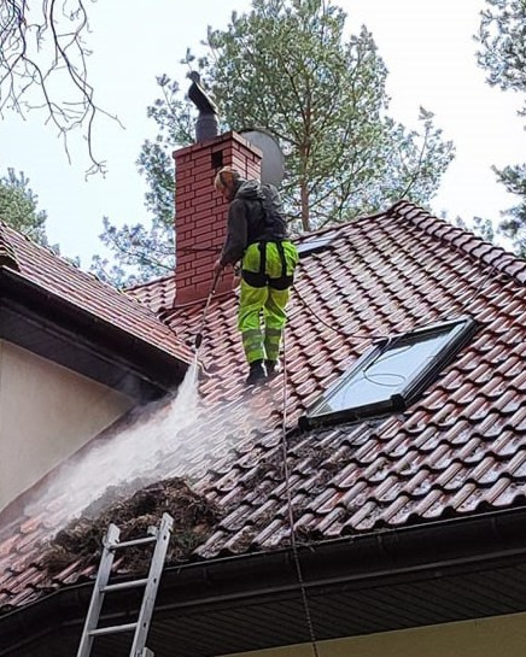 Zdjęcia alpinistów przemysłowych