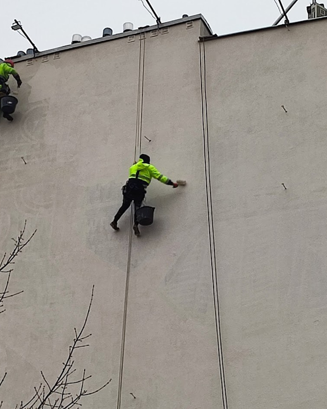 Zdjęcia alpinistów przemysłowych